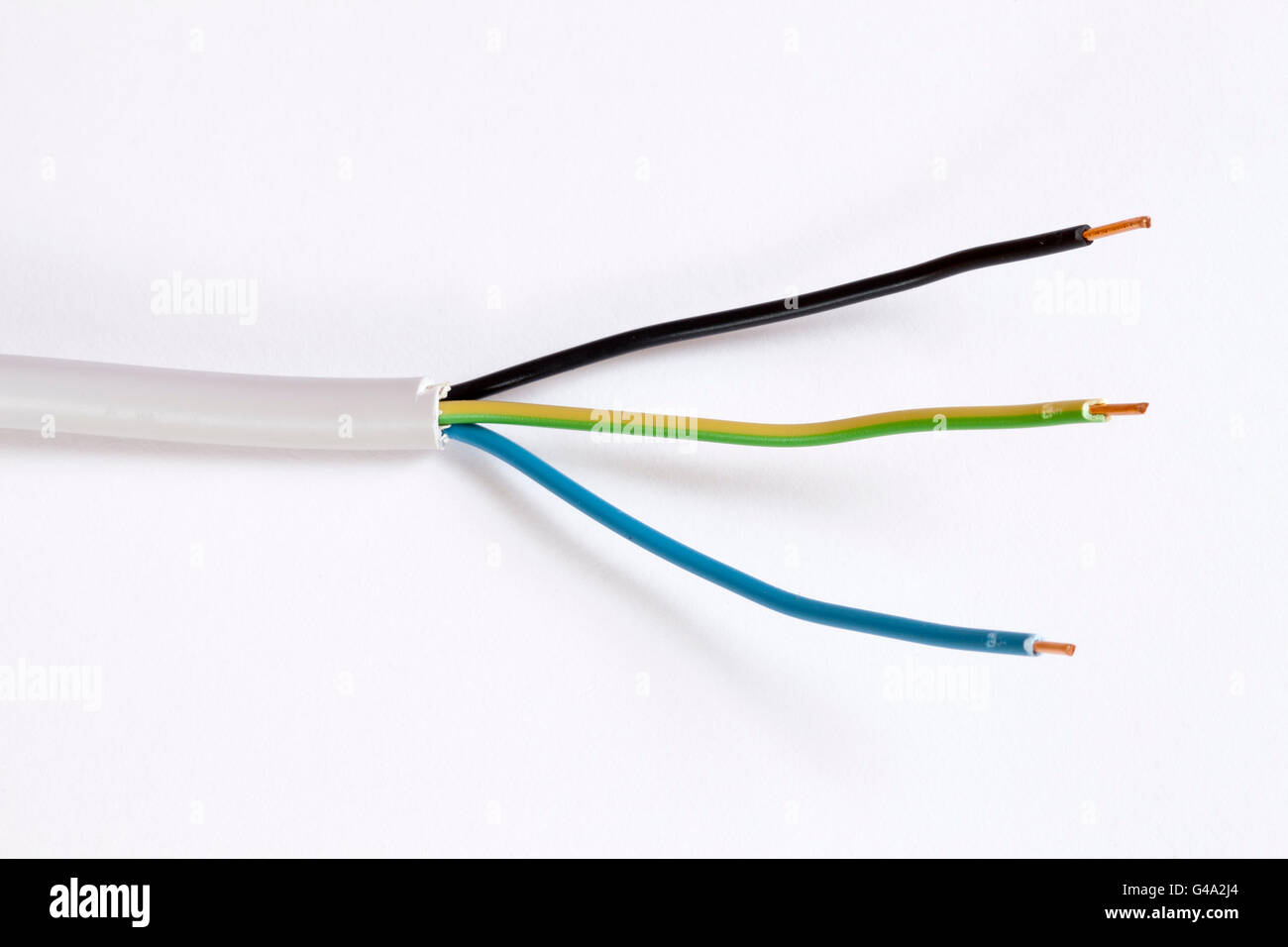Cable eléctrico de tres hilos Fotografía de stock - Alamy