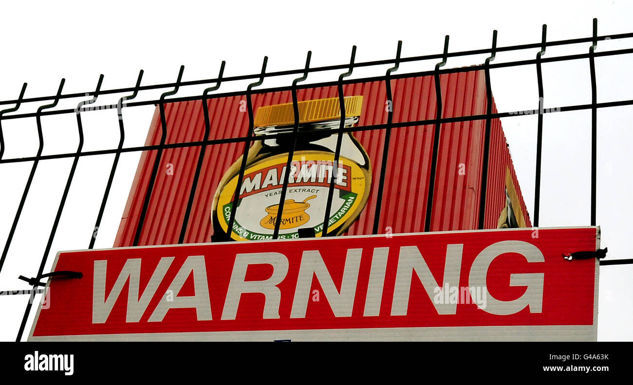 Un cartel en la fábrica de Unilever Marmite en Burton en Trent