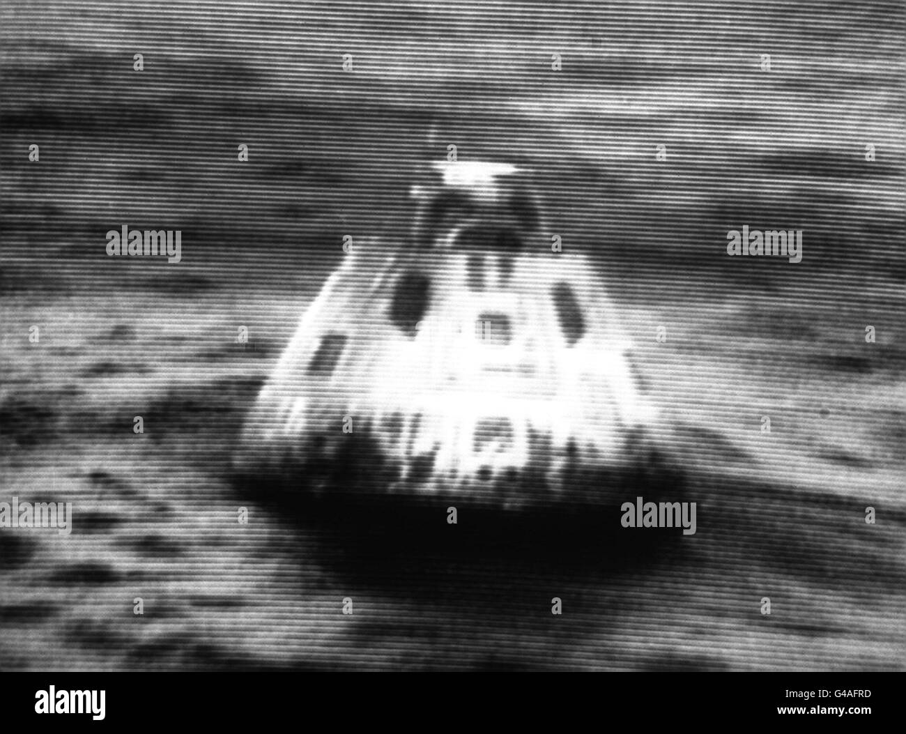 PA News Foto 17/4/70 13'S COMANDO CÁPSULA APOLLO logra una odisea splash-abajo en el Pacífico a día con los tres astronautas dentro Foto de stock