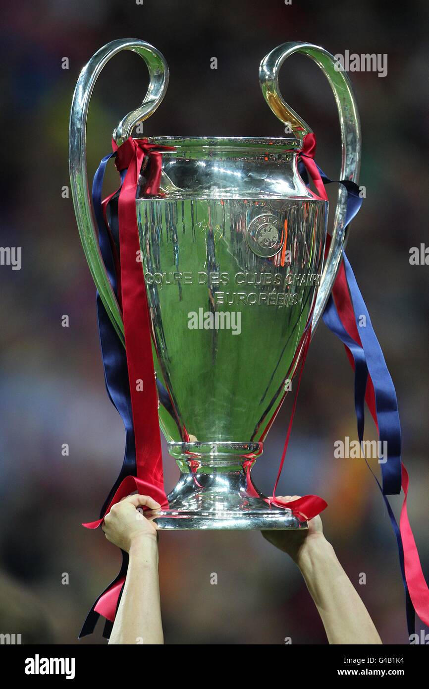 Barcelona celebra con el trofeo de la UEFA Champions League Fotografía de  stock - Alamy