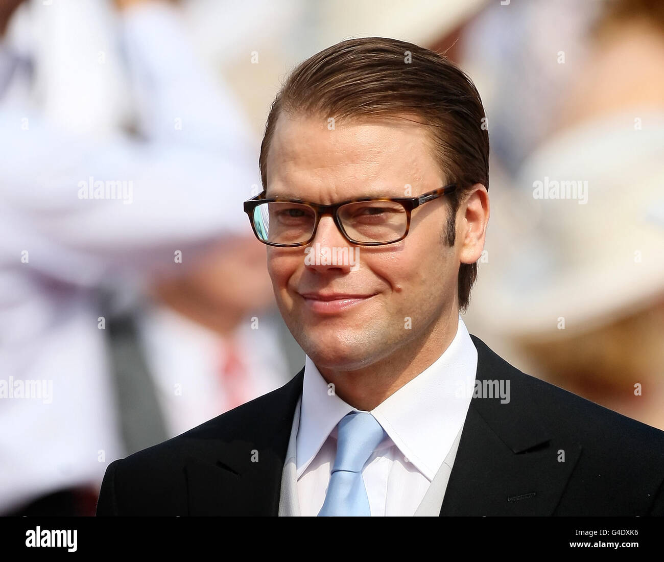 El príncipe Daniel, duque de Vastergotland llega a la Place du Palais, Monte Carlo, para la ceremonia religiosa de la boda de Charlene Wittstock al príncipe Alberto II de Mónaco. Foto de stock