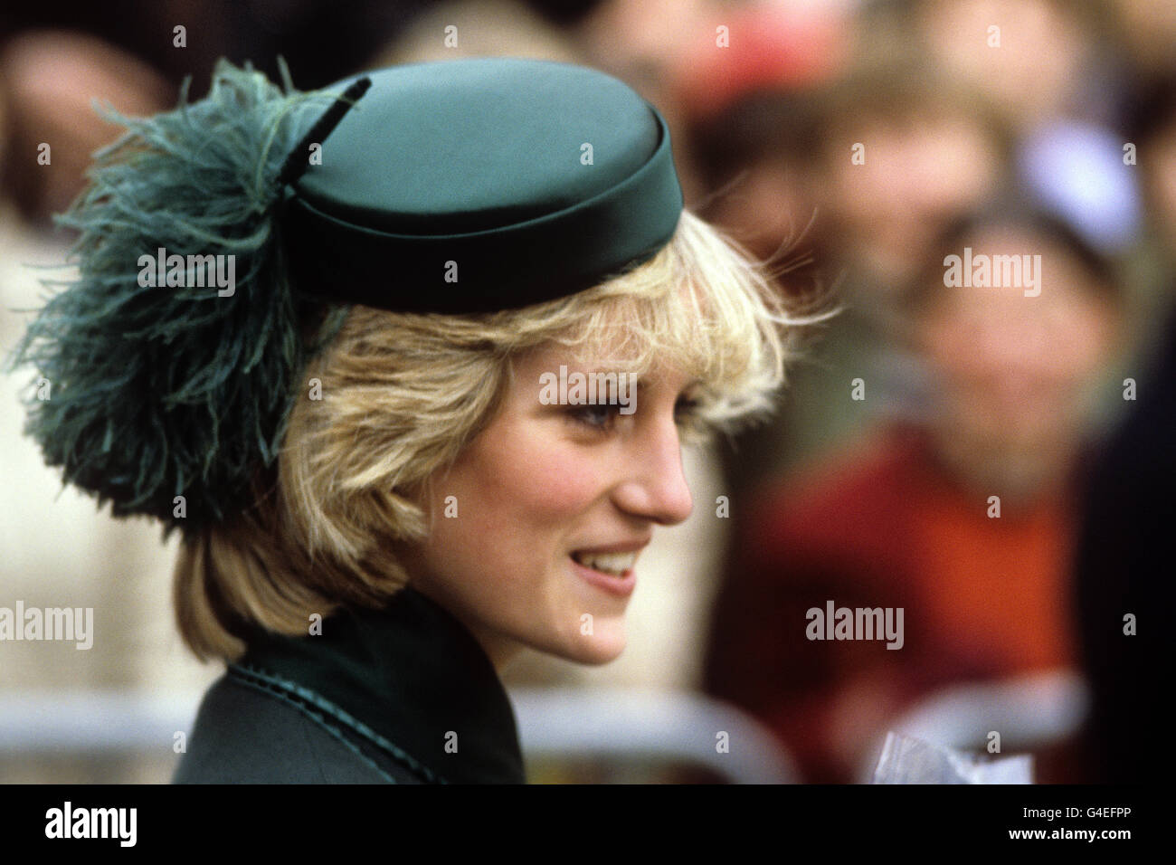 Lady Di con un niño enfermo en una visita a un hospital - La Familia Real  Británica en imágenes - Foto en Bekia Actualidad