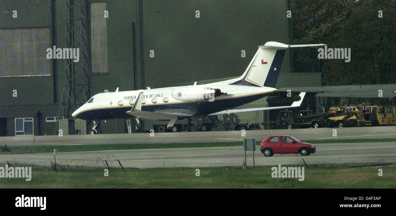 Un avión chileno Gulfstream III en RAF Brize Norton el lunes 26 de octubre  de 1998. El avión, que según se informa lleva un equipo médico y equipo,  llegó a la base