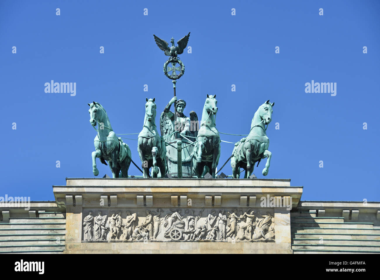Brandenburg Gate, Pariser Platz Alemania, 1791 Neoclassical, Berlín, Alemania, (Quadriga, las riendas de los caballos son sostenidas por Victoria, diosa de la victoria.) Foto de stock