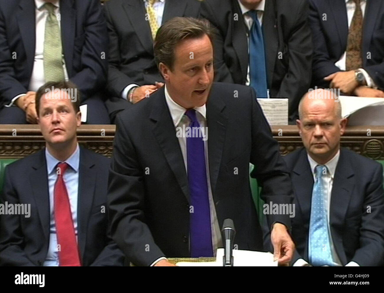 El Primer Ministro David Cameron hace una declaración a la Cámara de los Comunes sobre el conflicto de Libia. Foto de stock