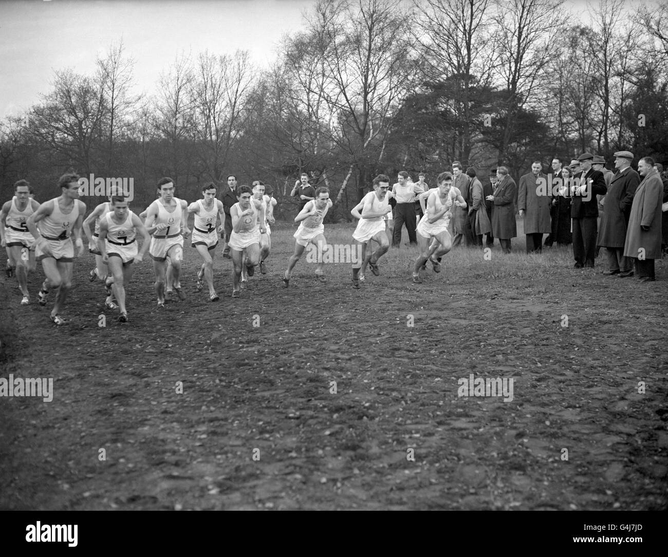 El inicio de la carrera de Oxford contra Cambridge Inter-Varsity Cross-Country, celebrada en Roehampton. Foto de stock