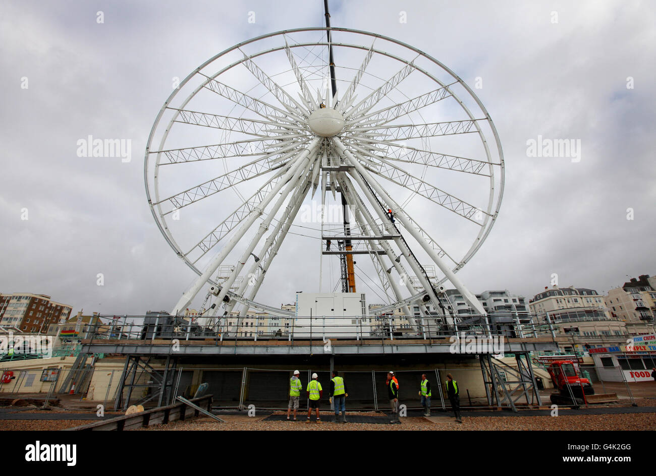 La construcción se pone en marcha en la llamativa noria de 170 pies de altura llamada la versión costera del London Eye. Foto de stock