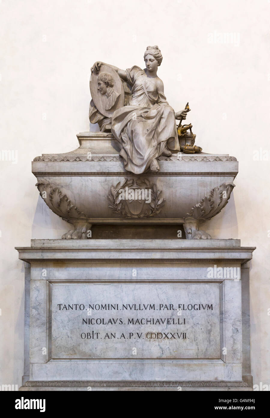 Florencia, Toscana, Italia. La Basílica de la Santa Croce. Tumba de Niccolò Machiavelli. Foto de stock