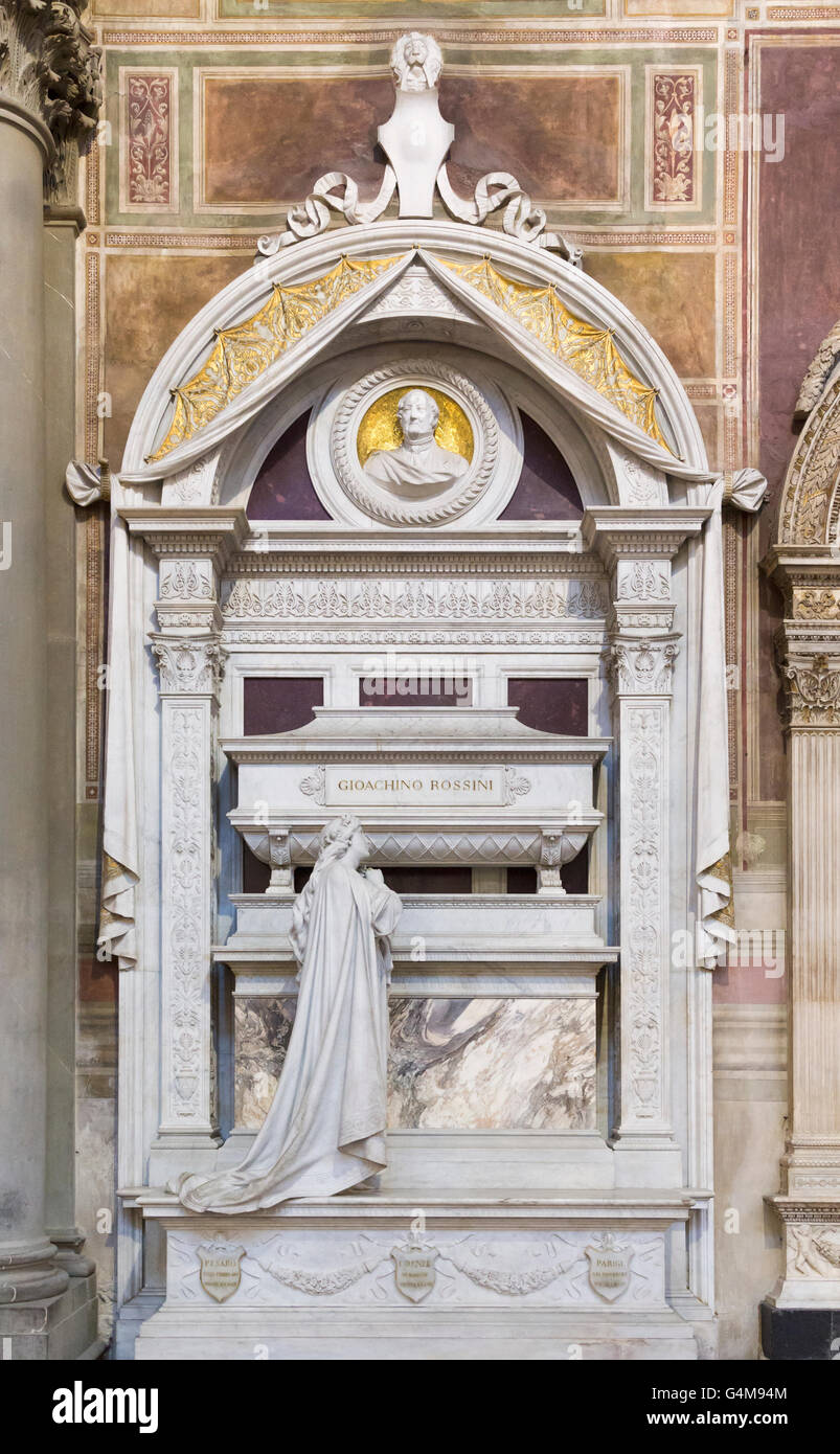 Florencia, Toscana, Italia. La Basílica de la Santa Croce. Tumba de Gioachino Rossini. Foto de stock