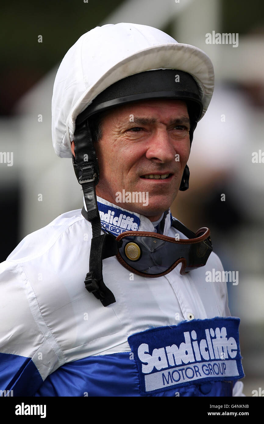 Carreras de caballos - Ebor Festival 2011 - Juddmonte International - Hipódromo de York. Jockey Michael Hills Foto de stock