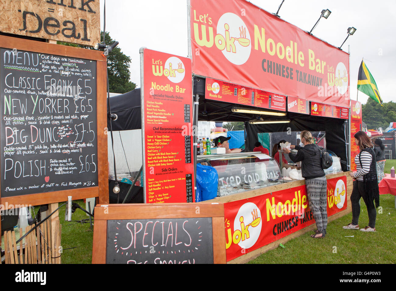 Let's Wok de fideos chinos para llevar Bar puesto de comida furgonetas en  el Afric Oye festival en Sefton Park, Liverpool, Merseyside, REINO UNIDO  Fotografía de stock - Alamy