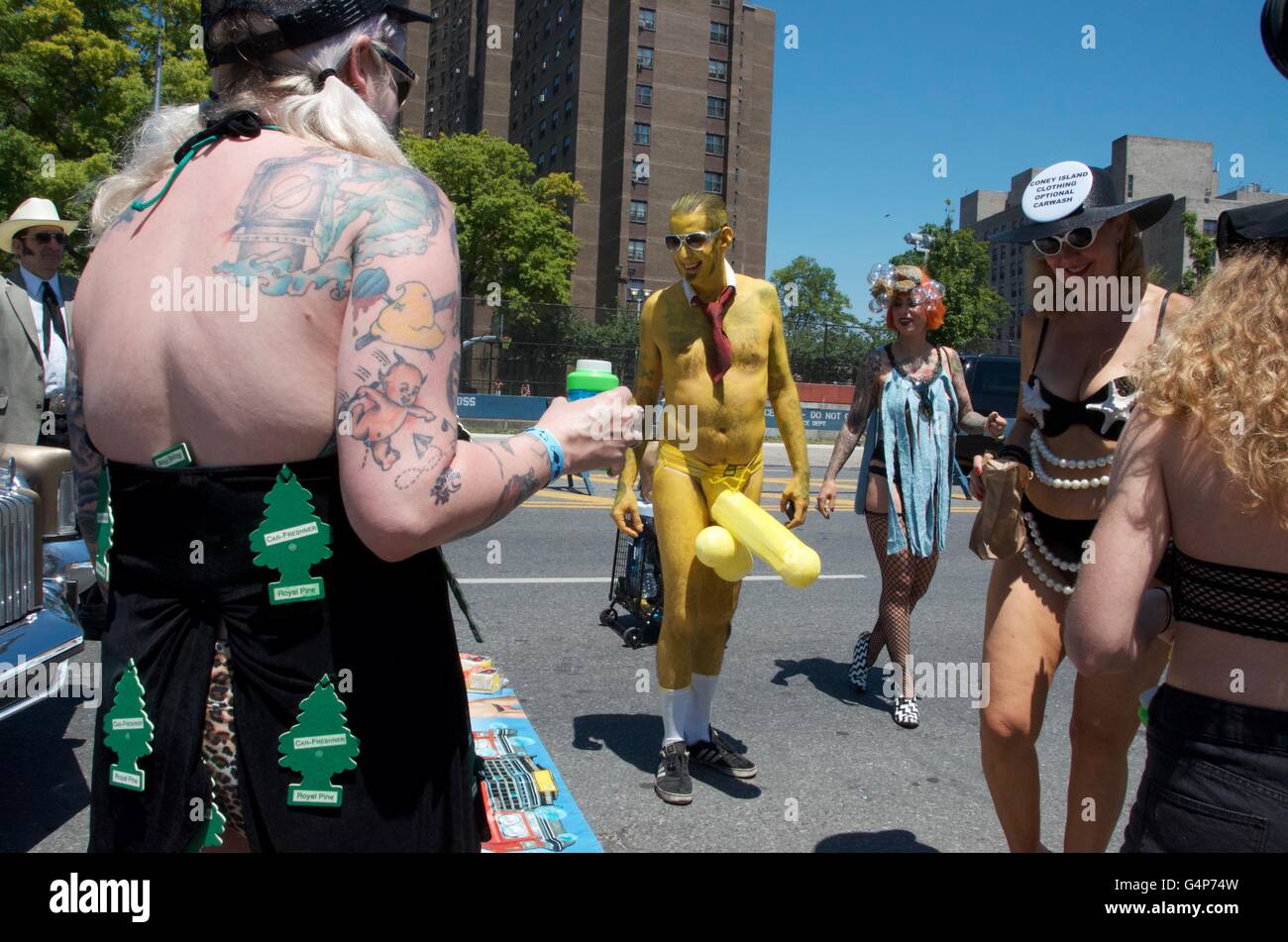 Coney Island, Nueva York, Estados Unidos. 18 de junio de 2016. mermaid parade Coney Island 2016 brooklyn Simon Leigh, Nueva York, EE.UU. Crédito: Simon leigh/Alamy Live News Foto de stock