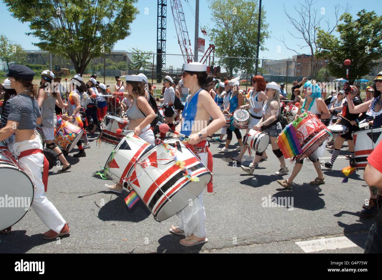 Coney Island, Nueva York, Estados Unidos. 18 de junio de 2016. mermaid parade Coney Island 2016 brooklyn Simon Leigh, Nueva York, EE.UU. Crédito: Simon leigh/Alamy Live News Foto de stock
