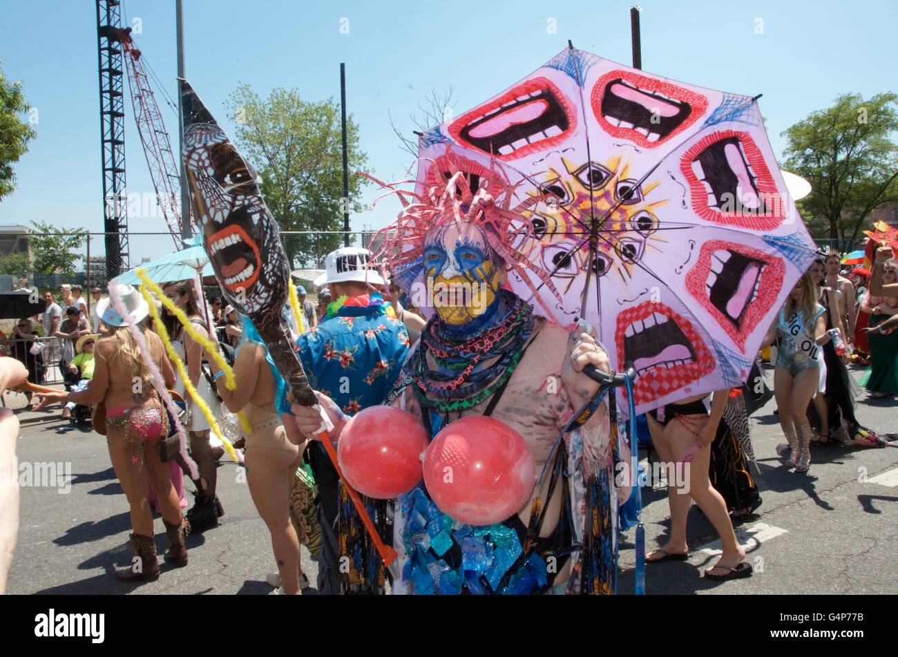 Coney Island, Nueva York, Estados Unidos. 18 de junio de 2016. mermaid parade Coney Island 2016 brooklyn Simon Leigh, Nueva York, EE.UU. Crédito: Simon leigh/Alamy Live News Foto de stock