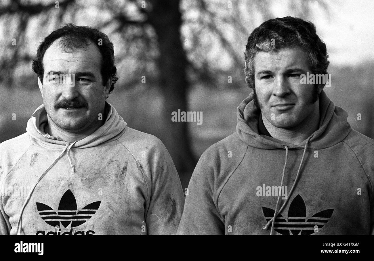 Inglaterra rugby sindicatos internacionales Mike Rafter (izquierda), flanco, y Phil Blakeway, apoyo de la cabeza apretado. Foto de stock