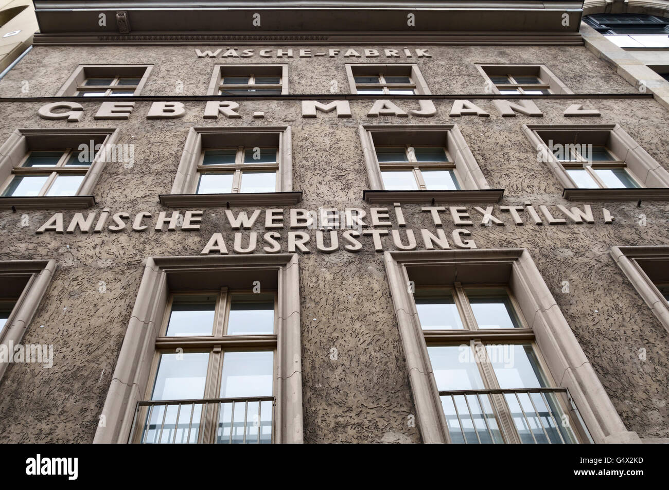 Berlín, Alemania. El 19c con fachada de 39 Rosenthaler Strasse, la entrada de Haus Schwarzenberg, hogar de una comunidad de artistas Foto de stock
