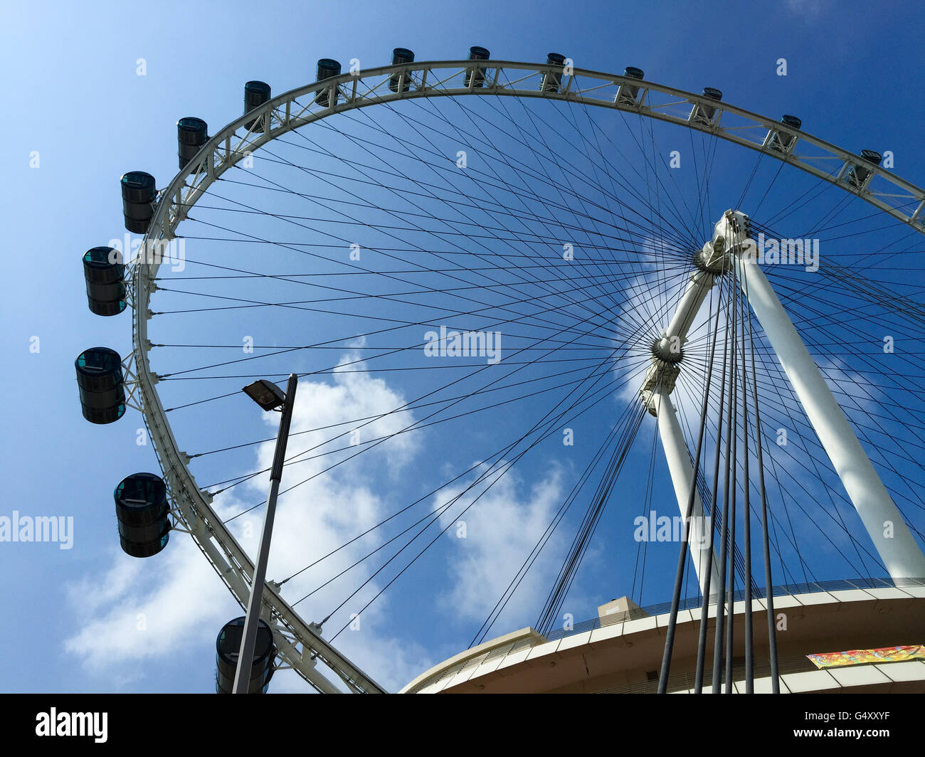 Singapore, Singapore Flyer, la dos-escalonado (165 m) rueda de Ferris en el mundo Foto de stock