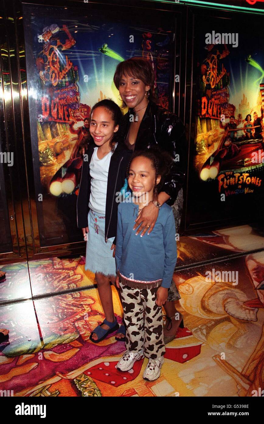 Trisha Goddard, anfitrión del programa de chat de televisión, en el estreno de la gala británica de la película 'The Flintstones in Viva Rock Vegas' en el cine Empire de Leicester Square, en Londres. Foto de stock