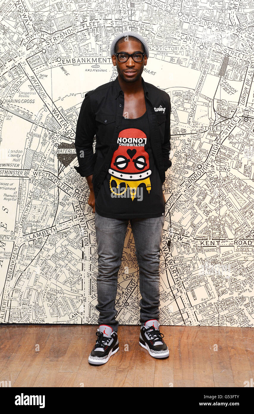 Tinie Tempah lanza su primera colección de moda por disturbar Londres en Selfridges en Londres. Foto de stock