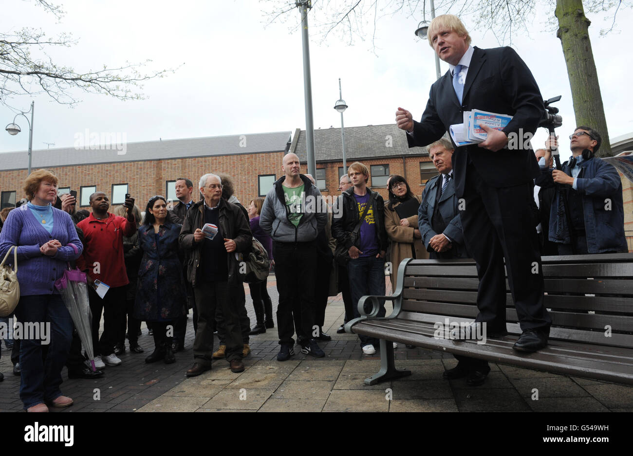 El alcalde de Londres Boris Johnson lanza hoy su manifiesto completo para la reelección en el centro comercial Bexleheath en Kent antes de las elecciones del jueves en Mayoral. Foto de stock
