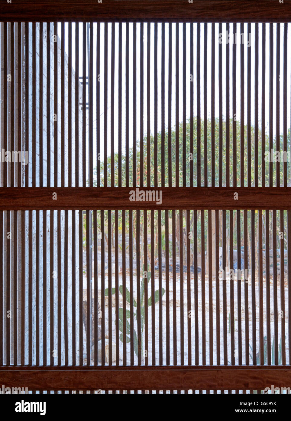 Dormitorio detalle de nivel inferior. Casa Cal, Puerto Escondido, México. Arquitecto: BAAQ, 2015. Foto de stock