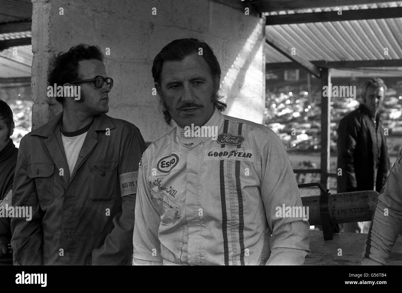GRAHAM HILL 1971: Graham Hill, de 42 años, dos veces campeón mundial de  carreras de automóviles, que luchó de regreso a la cima después de romper  ambas piernas en un accidente de