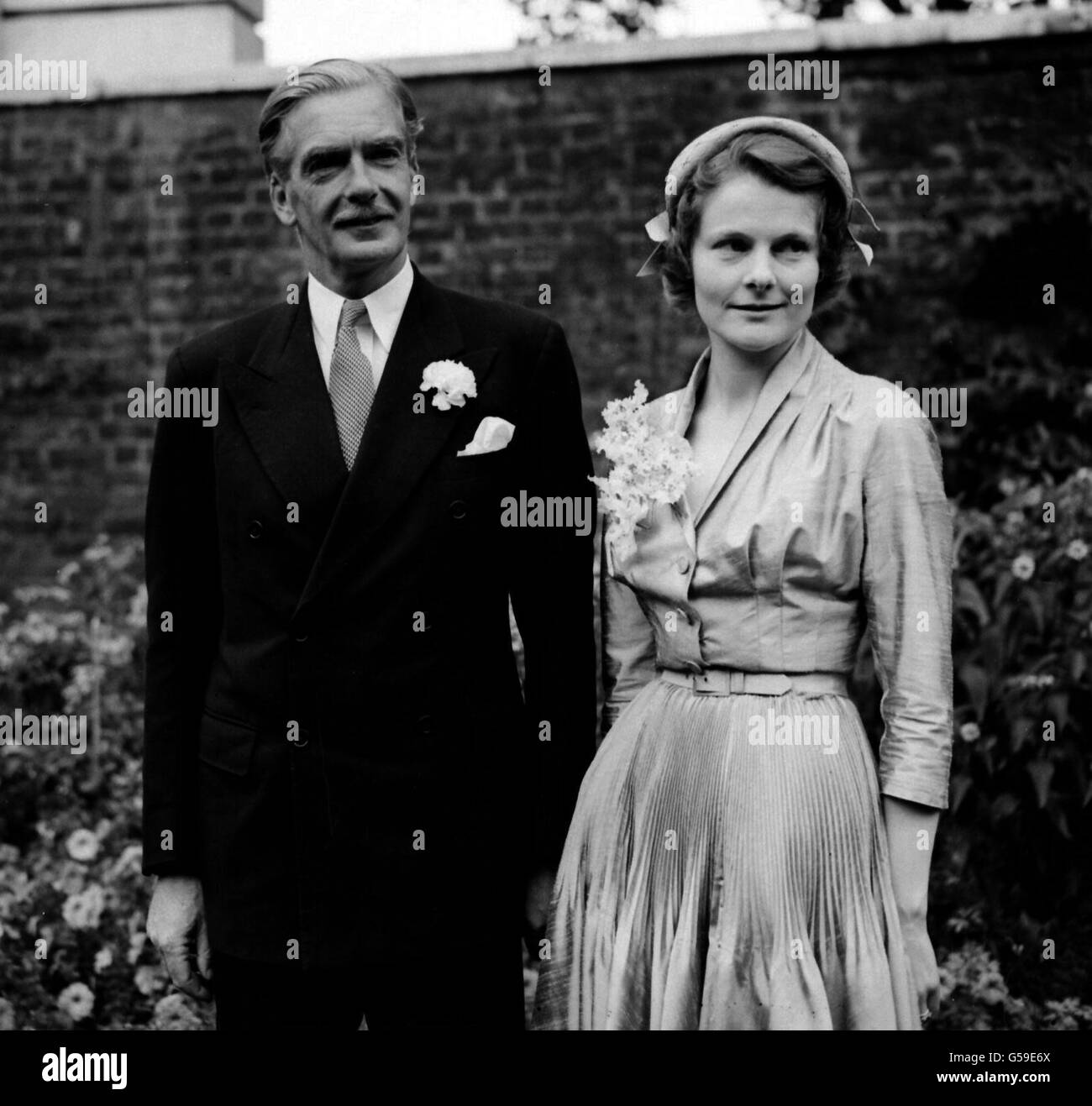 Sir Anthony Eden Y Esposa 1952 Fotografia De Stock Alamy