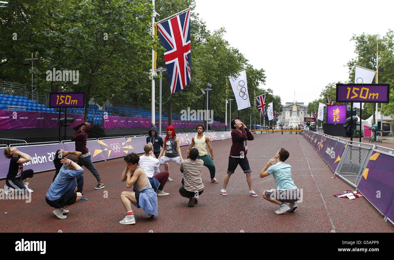 Los bailarines de la compañía Four Corners Dance Company practican su