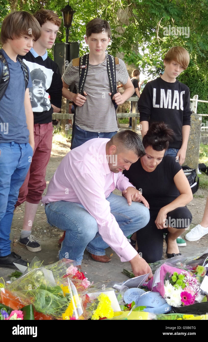 Adolescente se ahoga en saltford fotografías e imágenes de alta