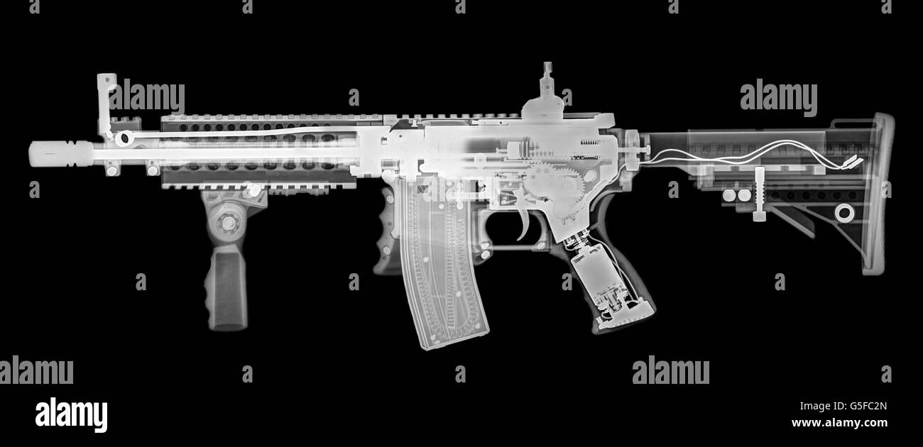 Imitación de juguete del fusil de asalto M-16 bajo rayos x Foto de stock