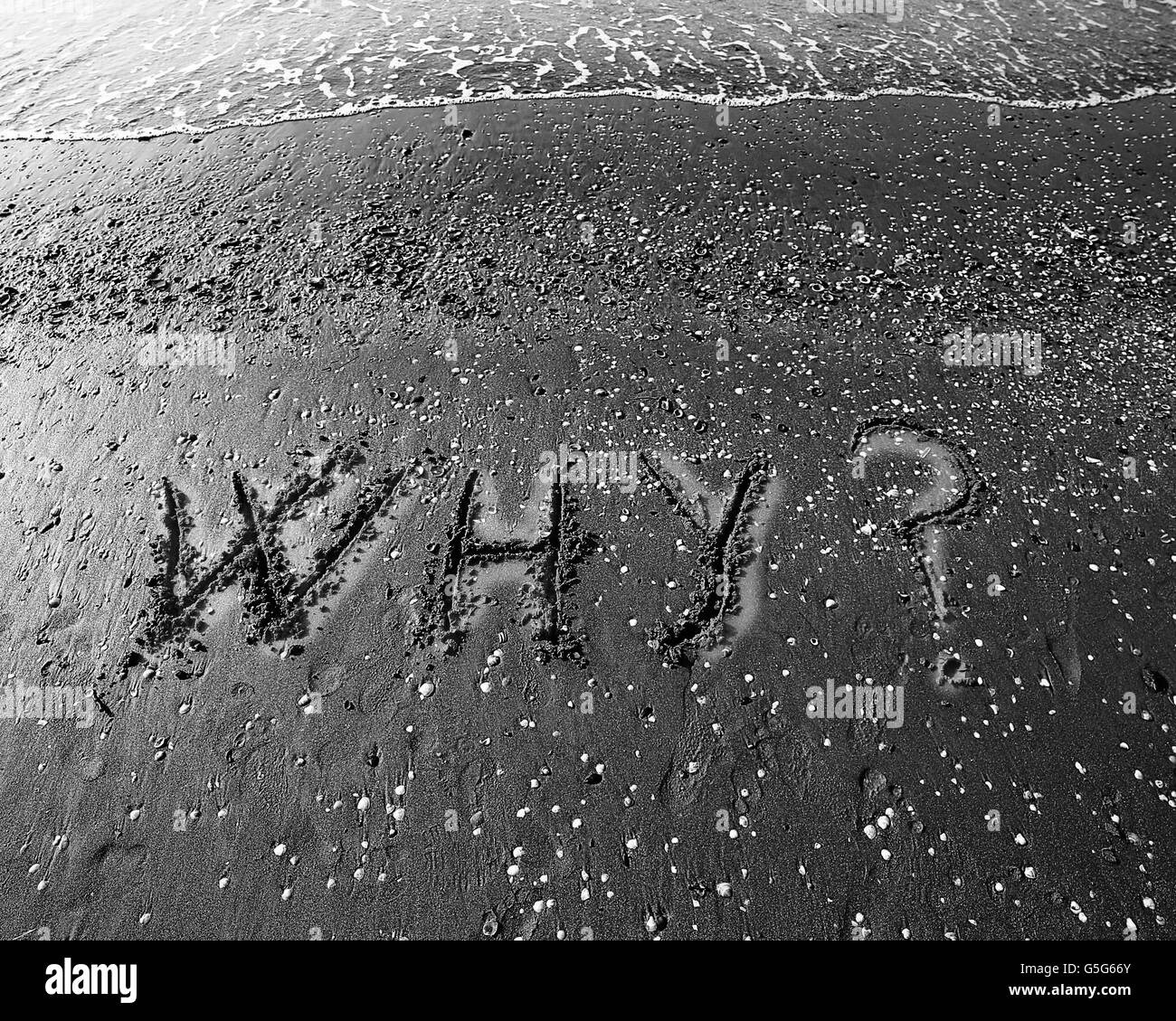 ¿Por qué grandes escritas sobre la arena del mar Foto de stock