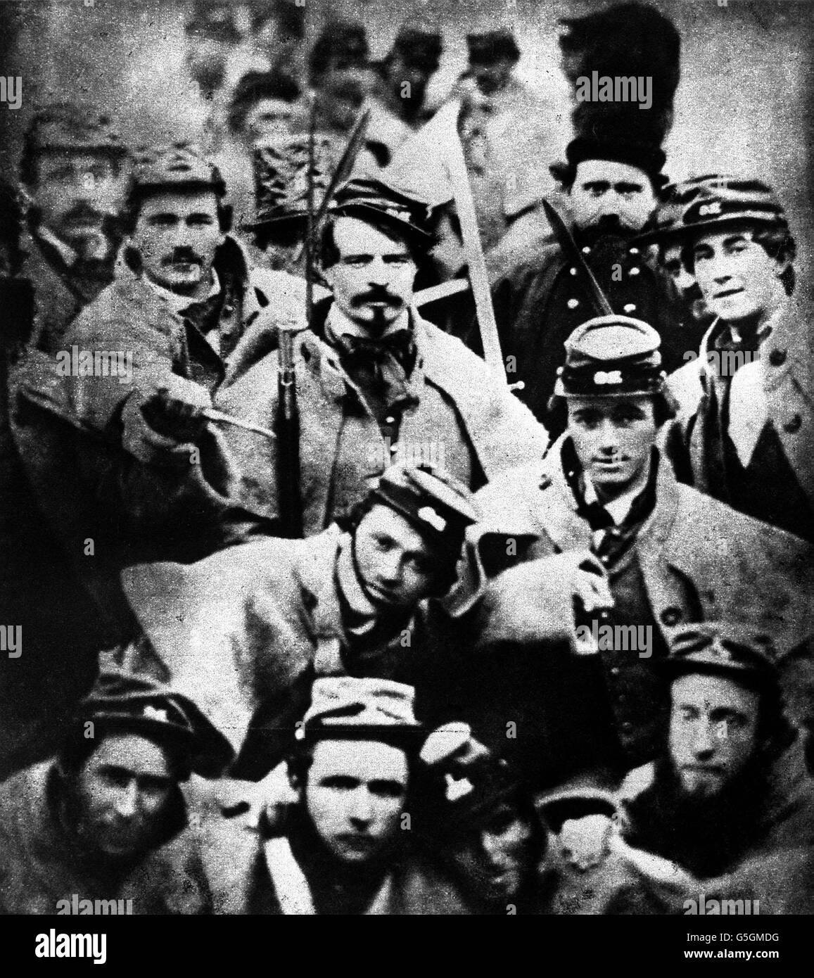 1863 : los soldados confederados posan para la cámara en los primeros días de la Guerra Civil Americana entre los Estados del Sur y el Norte Unionista. Foto de stock