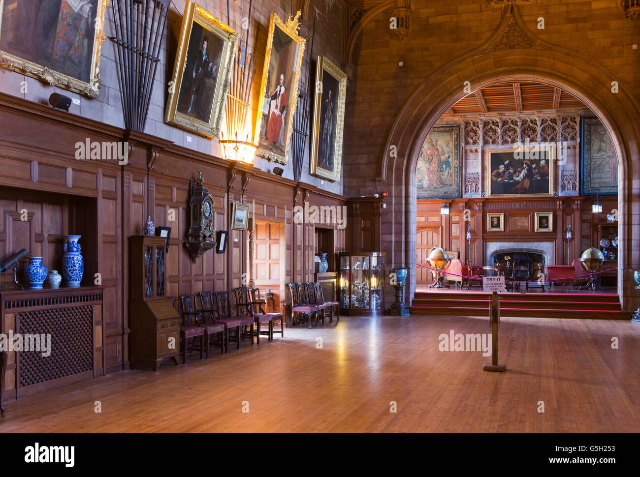 Reino Unido, Inglaterra Northumberland, Bamburgh Castle, interior, King's Hall y el salón transversal Foto de stock
