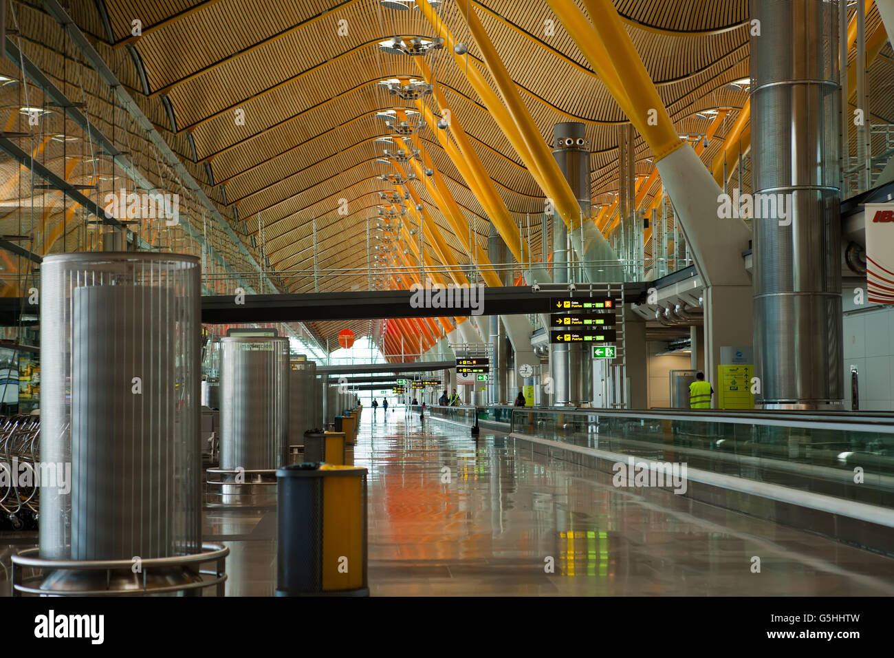 El terminal 4 en el aeropuerto de Barajas, Madrid Foto de stock