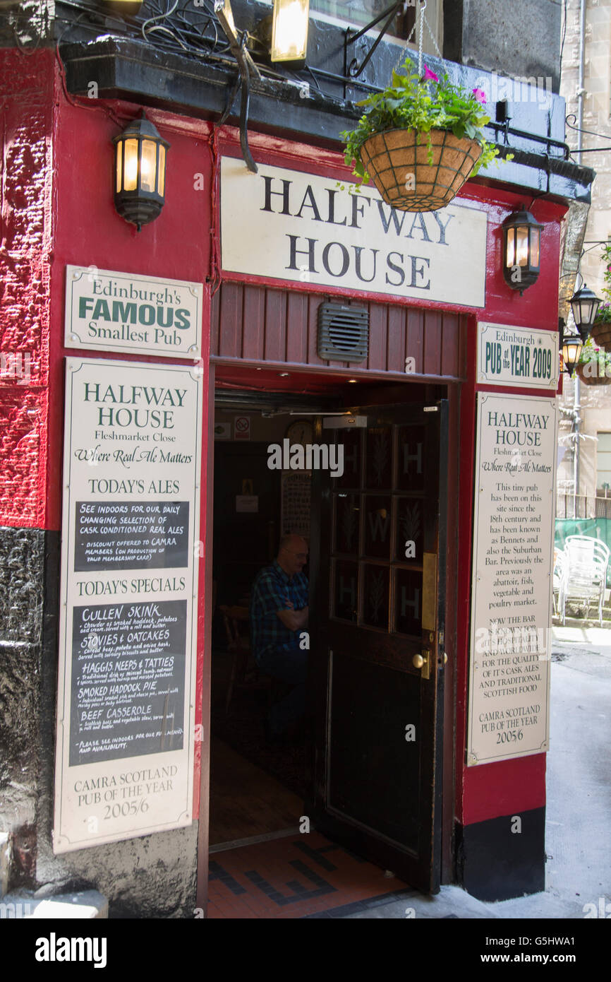 Pub Halfway House, Edimburgo, Escocia, Reino Unido Foto de stock