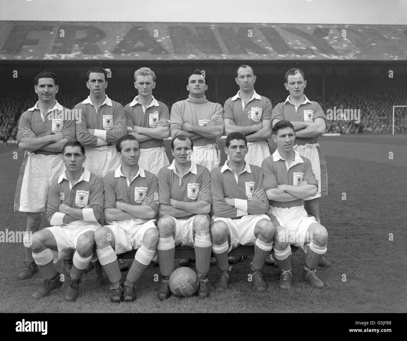 Ivor Powell Gales V Escocia Fotografia De Stock Alamy