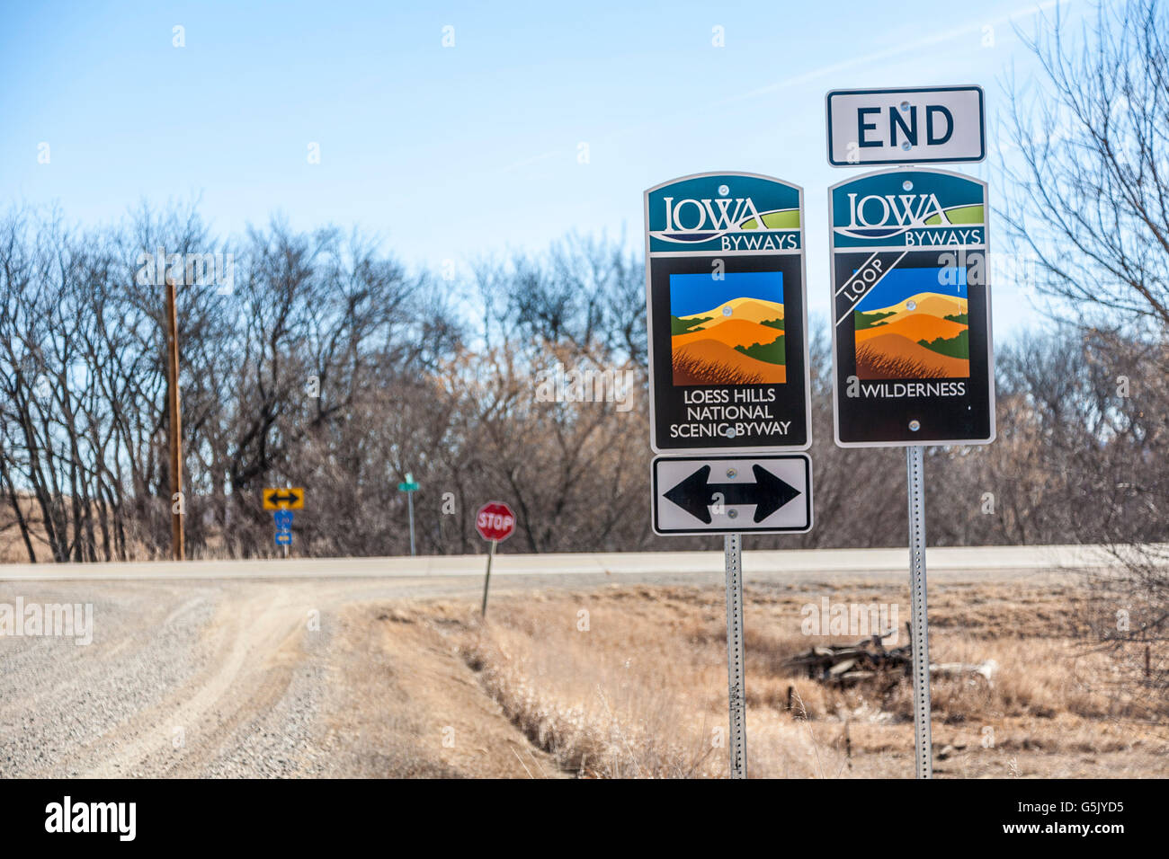 El cruce de los caminos de Iowa desierto lazo y las colinas de Loess National Scenic desviación entre Kennebec y Castana, Iowa Foto de stock