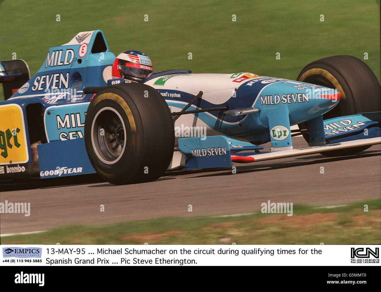 13-MAY-95... Michael Schumacher en el circuito durante las horas de clasificación para el Gran Premio de España Foto de stock