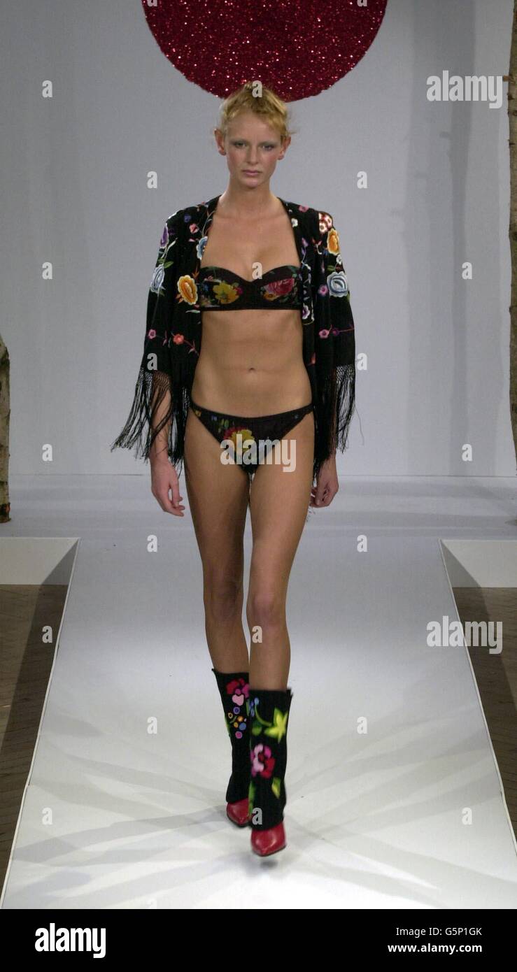 Bikini fashion week fotografías e imágenes de alta resolución - Alamy