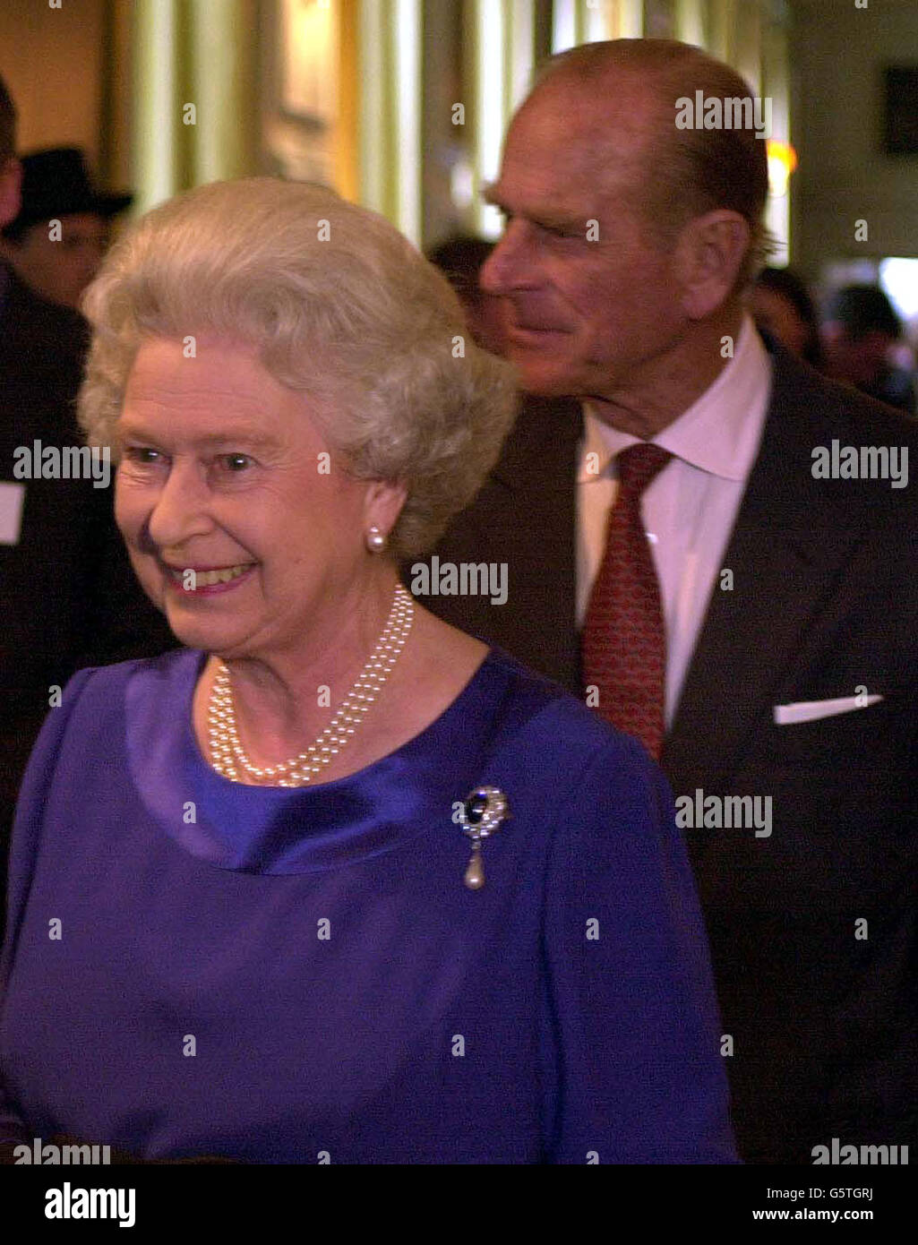 La Reina Isabel II acoge la Recepción Real en el Palacio Holyrood, Edimburgo, para conmemorar su Jubileo de Oro. Foto de stock