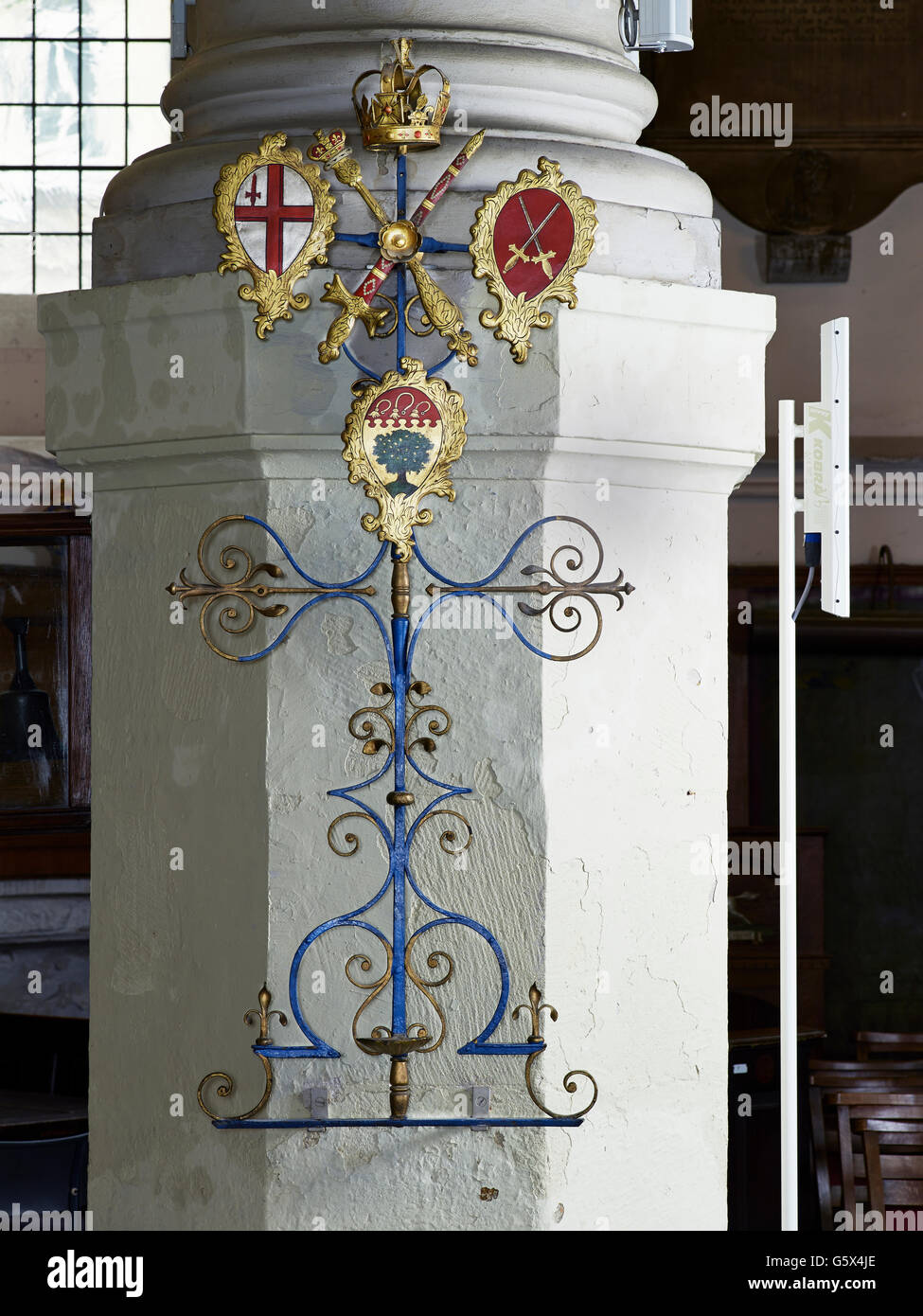 St Sepulchre, iglesia en la ciudad de Londres; espada resto Foto de stock
