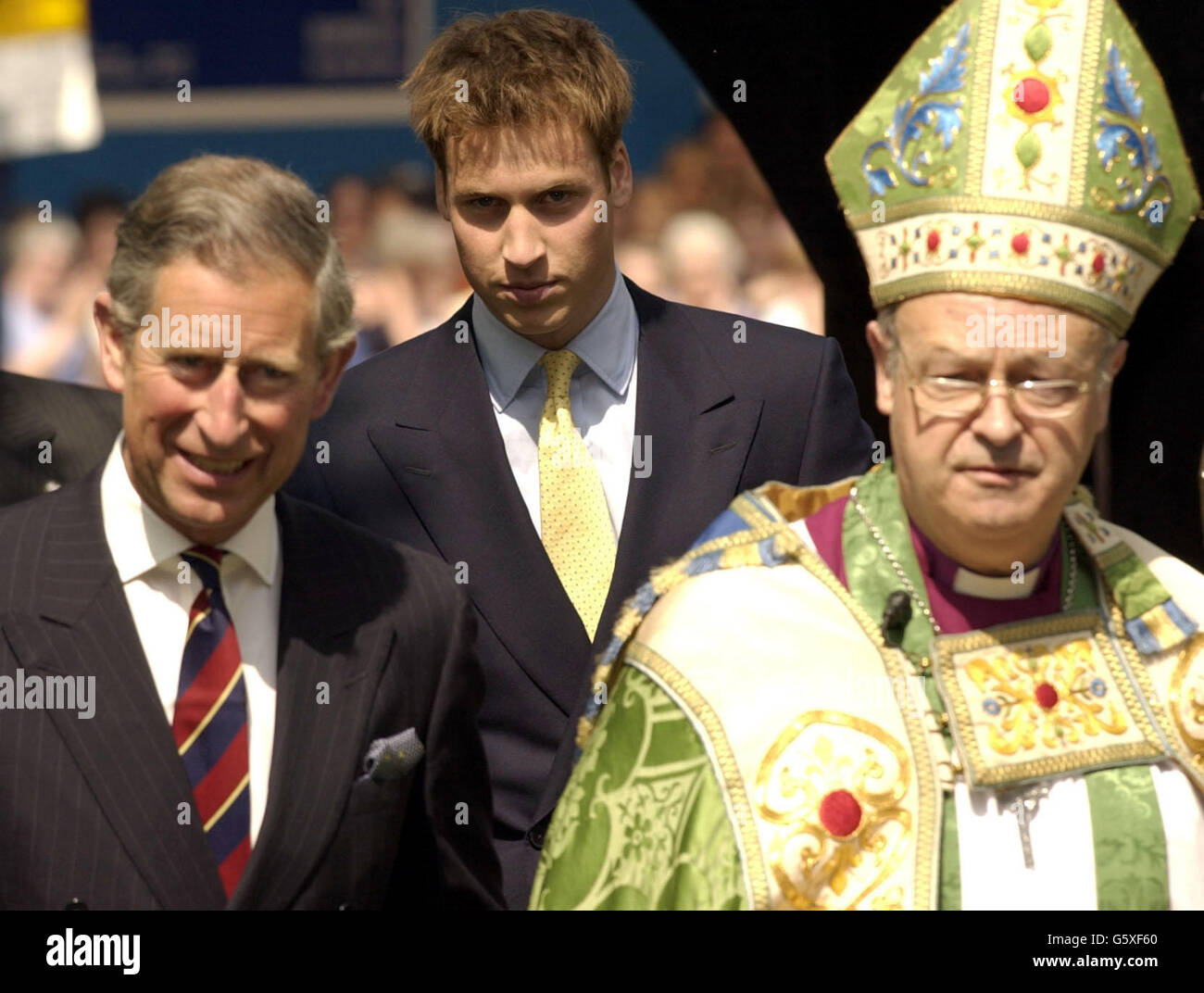 El Príncipe Carlos (izquierda) con su hijo el Príncipe Guillermo (centro) llega para el servicio de conmemoración del Jubileo de Oro para la Reina Isabel II en la Iglesia de Santa María, El Príncipe Carlos (izquierda) con su hijo el Príncipe Guillermo (centro) llega para el servicio de conmemoración del Jubileo de Oro para la Reina Isabel II en la Iglesia de Santa María,