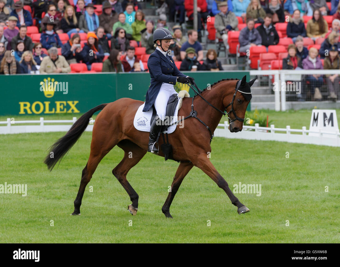 Gemma Tattersall y el Ártico en el alma - fase de Doma - Mitsubishi Motors Badminton Horse Trials, Badminton House, el miércoles 8 de mayo de 2015. Foto de stock