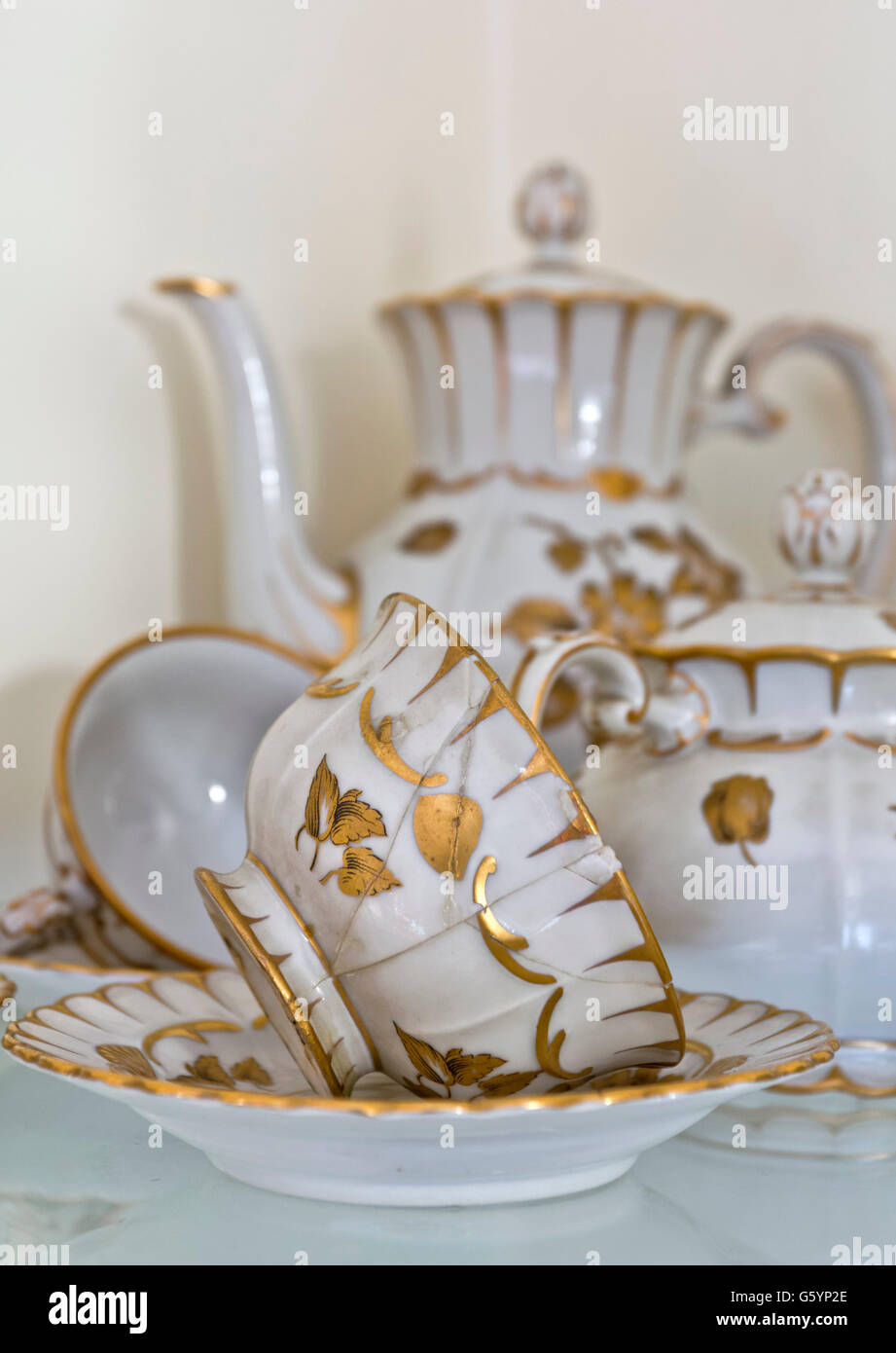 Antiguo juego de té por Richard Ginori, Baviera, 1920-30, oro y porcelana  Fotografía de stock - Alamy