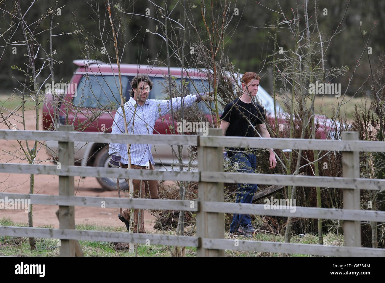 Dean Burton (izquierda) y su hijo, parte de la última familia gitana