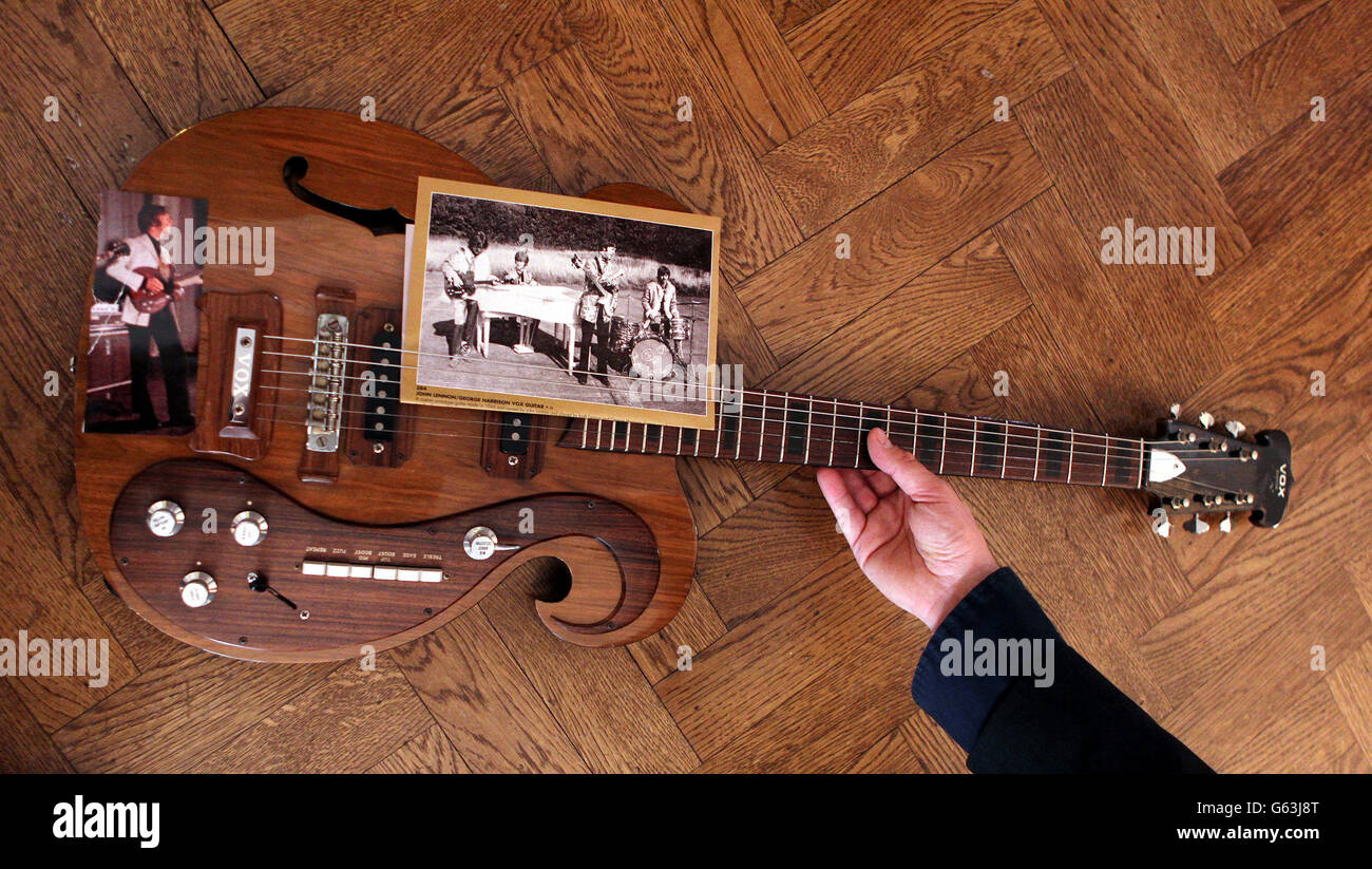 Beatles guitarra VOX para la venta Fotografía de stock - Alamy