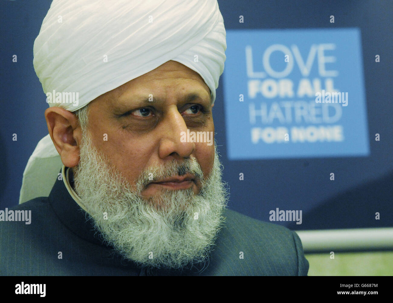 Líder mundial de la Comunidad Musulmana de Ahmadiyya, su Santidad, Hadhrat Mirza Masroor Ahmad habla hoy en la Cámara de los comunes en Londres antes de un almuerzo para conmemorar el centenario de la Comunidad Musulmana de Ahmadiyya. Foto de stock