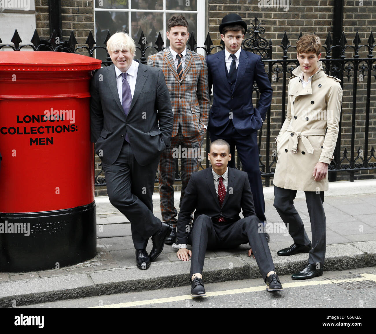 El alcalde de Londres, Boris Johnson se une a modelos masculinos con  estilos británicos icónicos que celebran la historia y el patrimonio de la  ropa de hombre británica en la colección de