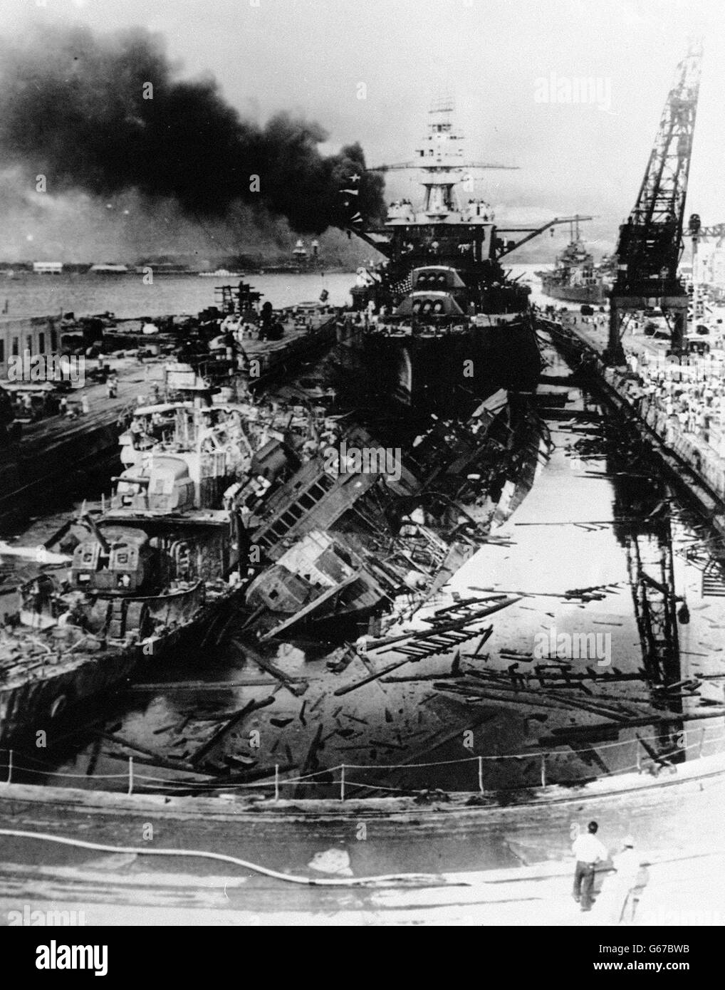 Pearl Harbor. USS Downes (DD375), USS Cassin (DD372) y USS Pennsylvania (BB38) en segundo plano. Foto de stock