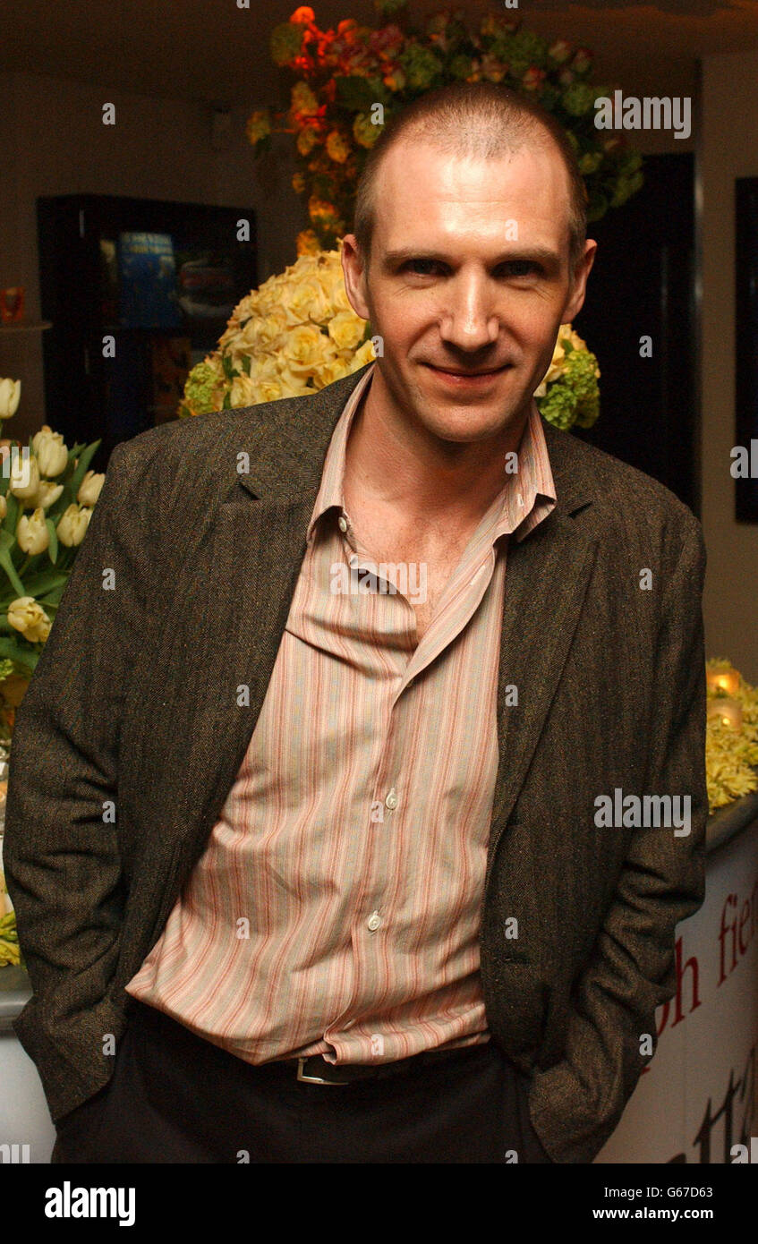 Fiennes Maid En Manhattan Ralph Fiennes Miembro Del Reparto Asiste